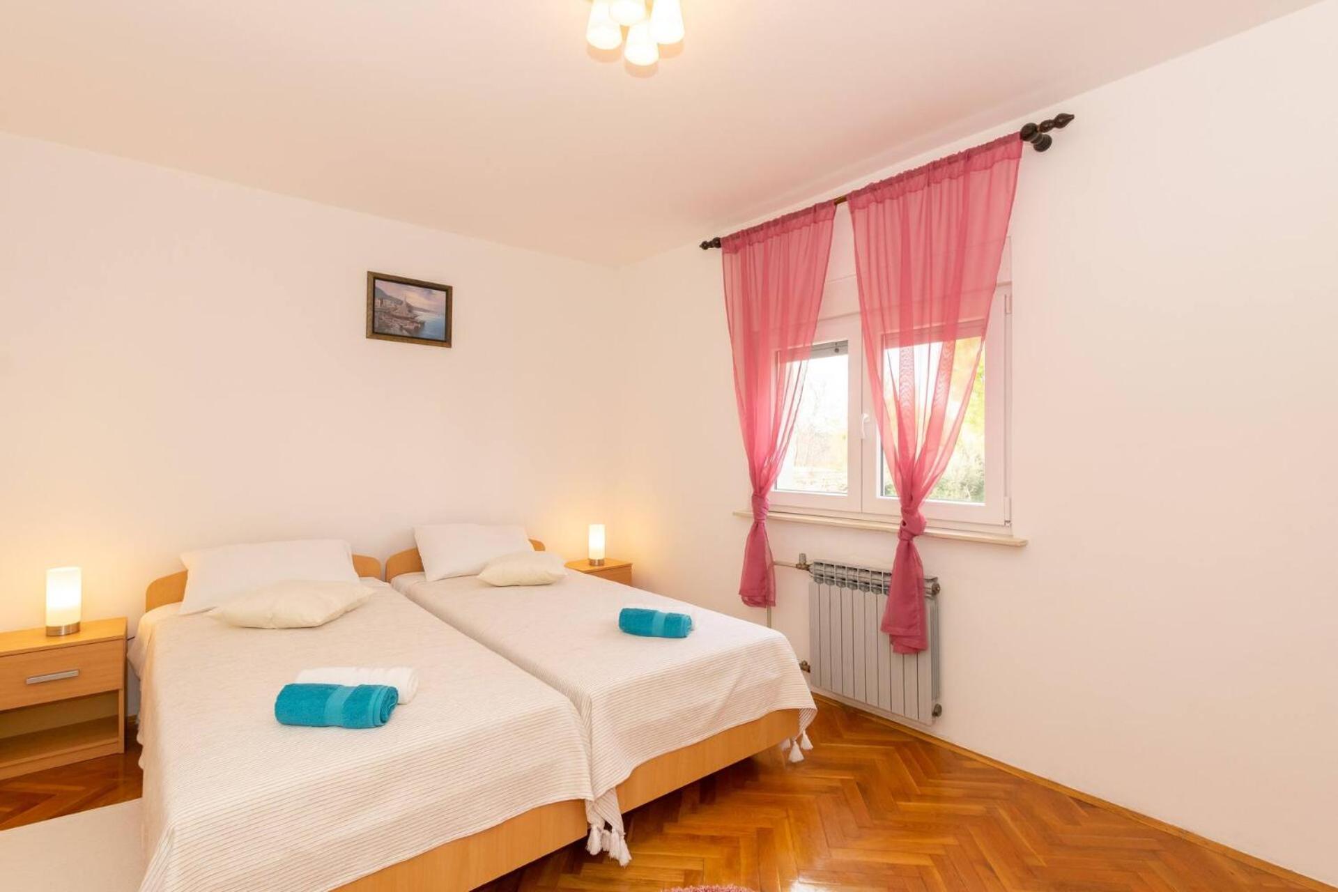 Family House With 2 Apartments - Irma Medulin Bagian luar foto