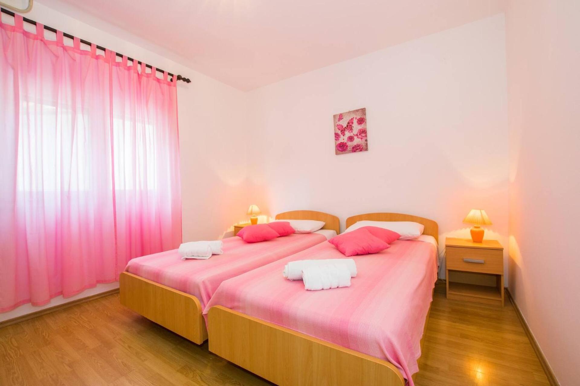 Family House With 2 Apartments - Irma Medulin Bagian luar foto